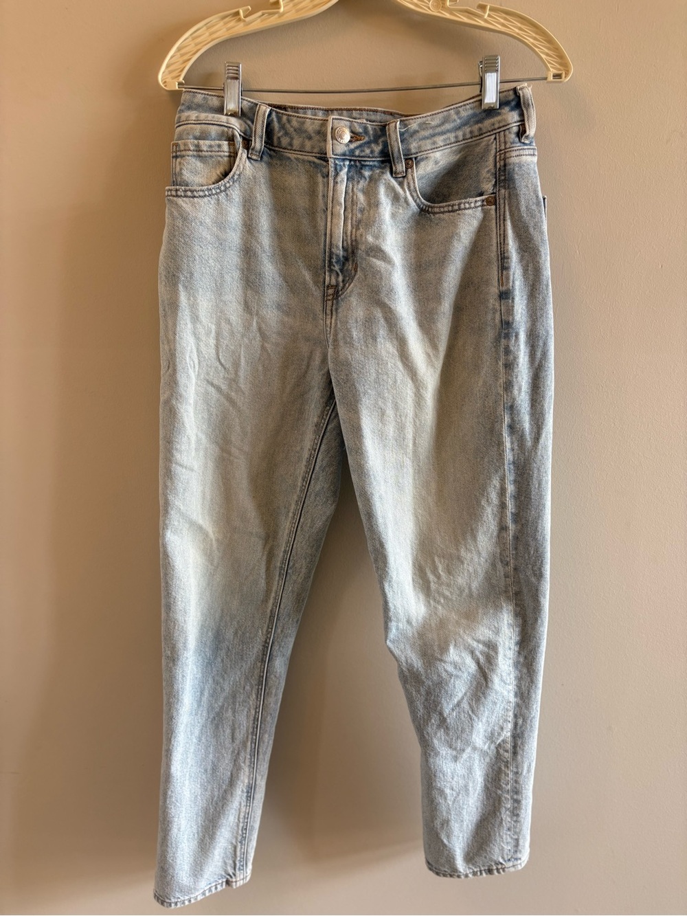 American Eagle Outfitters Pale Wash Straight Jeans